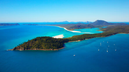 Visit the beautiful Whitsundays and Airlie Beach